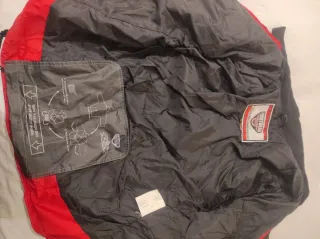 Cortavientos moto rojo y negro