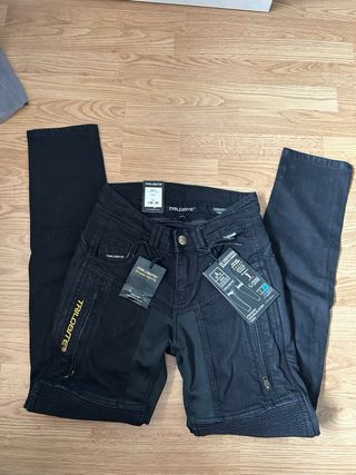 Vaqueros Trilobite Parado Doble Capa Negros