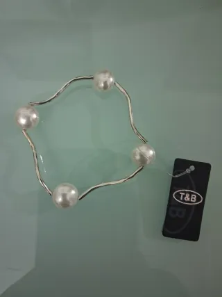Pulsera elástica con perlas