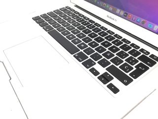 portatil apple apple macbook air core i5 1.8 13 (2017) (a1466)