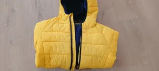 Cazadora niño amarilla con capucha