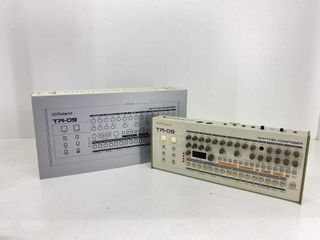 caja de ritmos roland tr-09