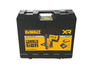 clavadora dewalt dgn845d1