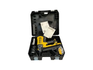 clavadora dewalt dgn845d1