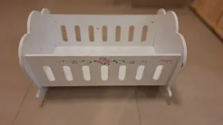 Cuna mecedora para muñecas