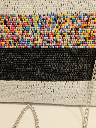 Bolso de abalorios con cadena