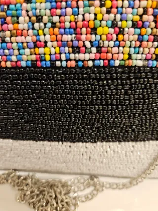 Bolso de abalorios con cadena