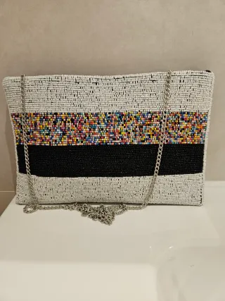 Bolso de abalorios con cadena