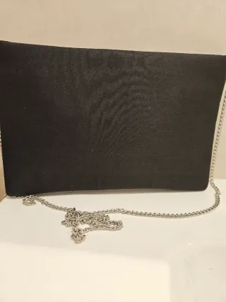 Bolso de abalorios con cadena