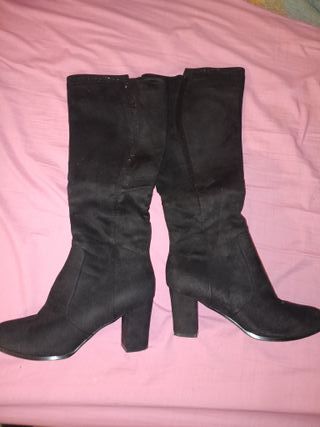 Botas altas ante negras mujer