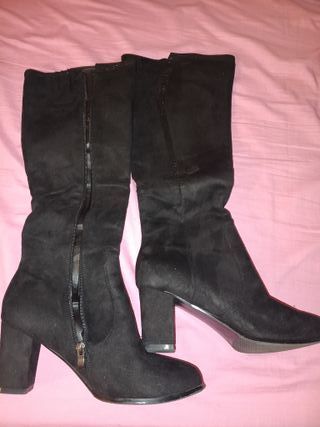 Botas altas ante negras mujer