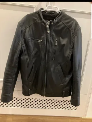 Cazadora de cuero rochas negra