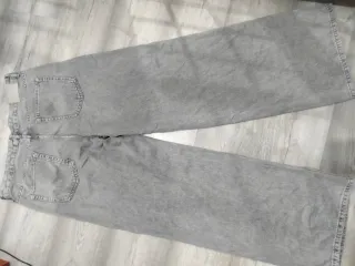 Calça jeans cinza larga