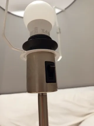 Lámpara de mesa tela y metal