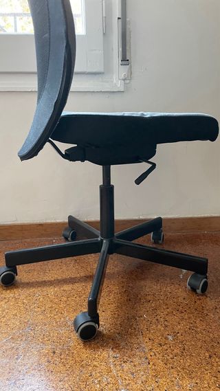 Silla de oficina con ruedas
