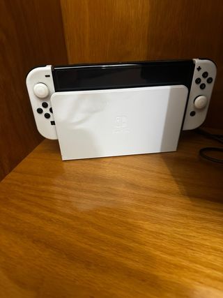 Nintendo Switch OLED + Mario Kart 8 + Animal Crossing