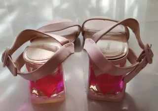 Sandalias tacón transparente rosa