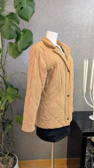 Cappotto imbottito in pelle di pesca