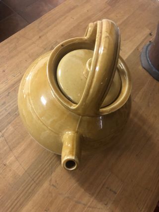 Botijo antiguo de cerámica