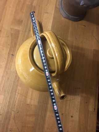 Botijo antiguo de cerámica