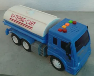 Camión cisterna de juguete  o Con luz y sonido