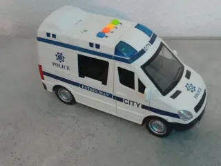 A elegir vehículos o camiones de policía y más!