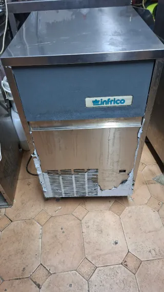 Infrico Máquina de Hielo