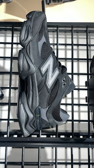New Balance 9060. Negro/Gris disponible + tallas