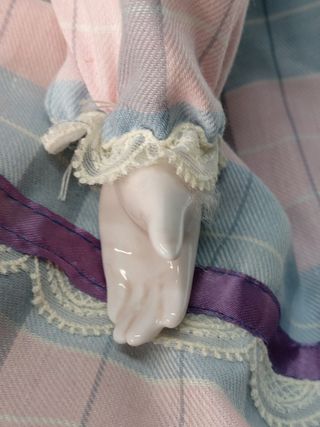 Bambola di porcellana 41 cm.