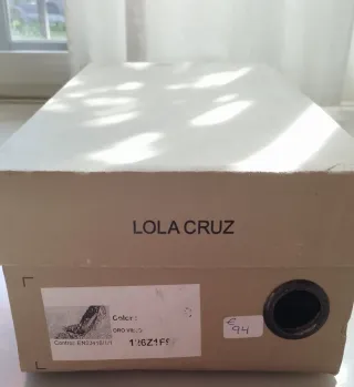 Tacones dorados tejidos