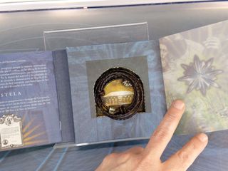 La Estrella Compostelana. Pulsera o collar de cuero y metal.