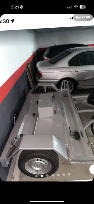 Remolque para motos con cofre y candado