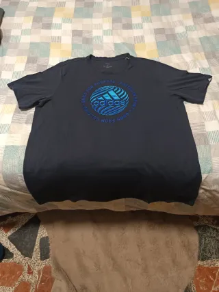 Camiseta Adidas Negra y Azul