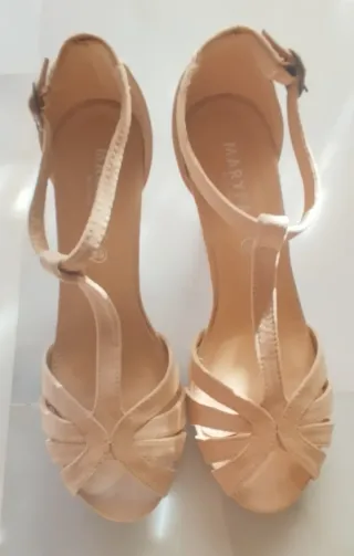 Tacones Beige