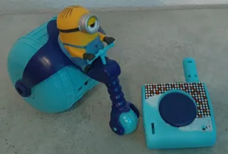 Juguete Minion con Vehículo y Control remoto.