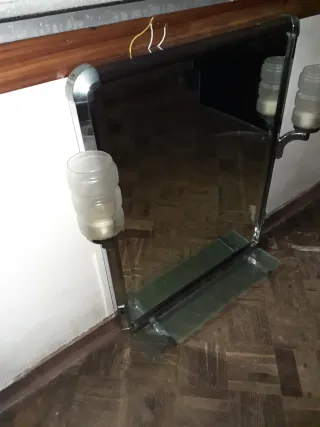 espejo antiguo con dos apliques de luz  ver fotos