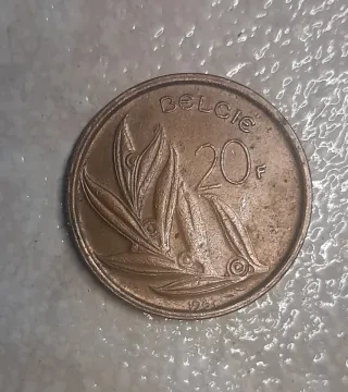 Moneda antigua con perfil