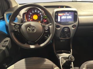 TOYOTA AYGO 1.0 VVT-I X-PLAY X-SKY 72 5P