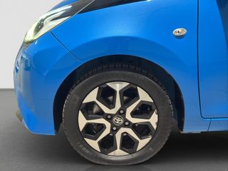TOYOTA AYGO 1.0 VVT-I X-PLAY X-SKY 72 5P