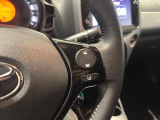 TOYOTA AYGO 1.0 VVT-I X-PLAY X-SKY 72 5P