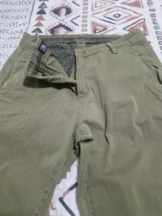 Pantalón Zara Verde es 36 de talla pero mas bien m