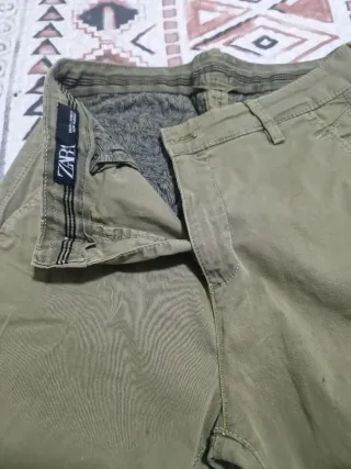 Pantalón verde Zara