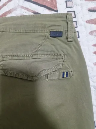 Pantalón verde Zara