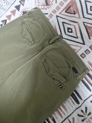 Pantalón verde Zara