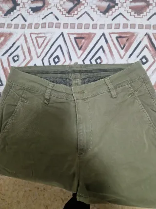 Pantalón verde Zara