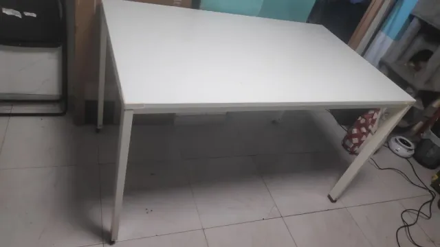 Mesa de comedor moderna