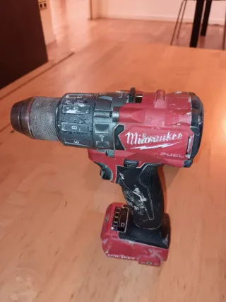 Taladro Percutor/Destornillador Milwaukee M18 FUEL