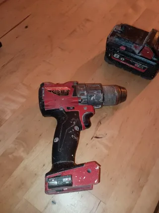Taladro Percutor/Destornillador Milwaukee M18 FUEL