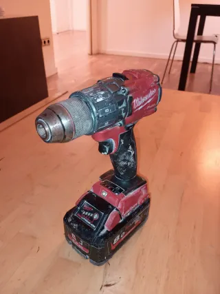 Taladro Percutor/Destornillador Milwaukee M18 FUEL