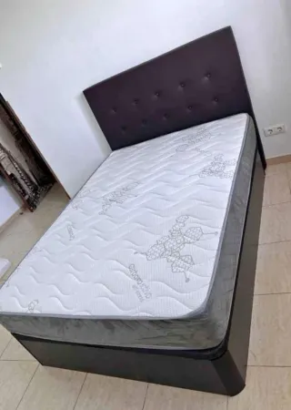 Colchones, canapés,Somier,base tpz,cabezal,mesitas